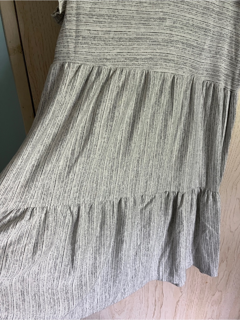 Caution To the Wind Flutter Cap Tiered Heather Gray Mini Dress Size Medium - Picture 4 of 7